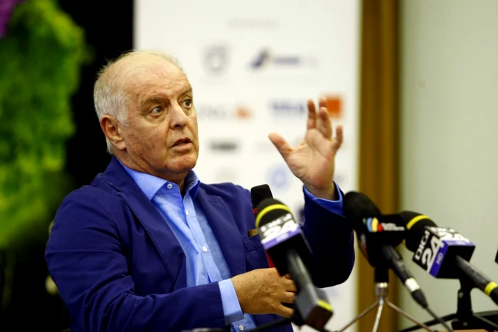 Dirijorul Daniel Barenboim, la conferinţa de presă susţinută sâmbătă, 31 august FOTO Eduard Enea