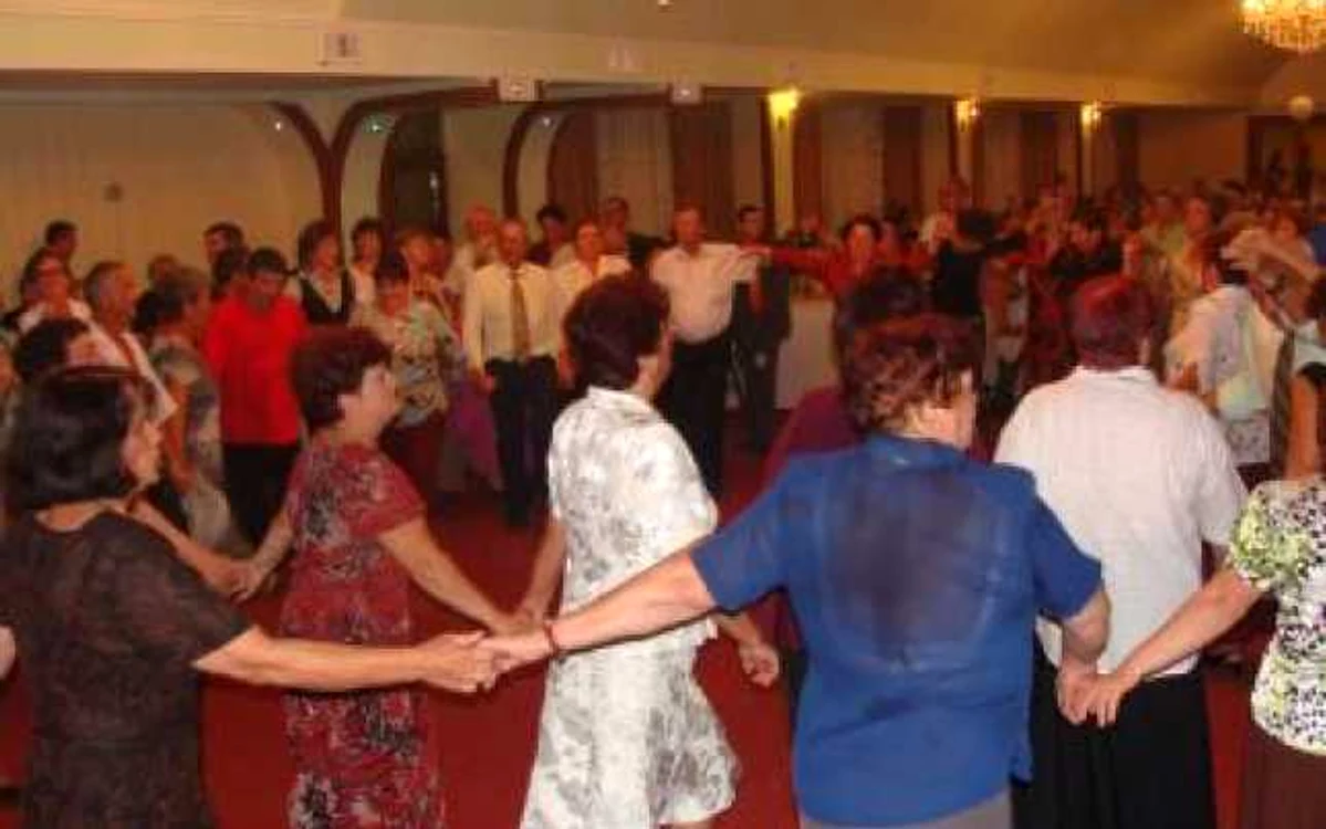 Târgu-Jiu: Peste 800 de pensionari din Târgu-Jiu au petrecut până la miezul nopţii