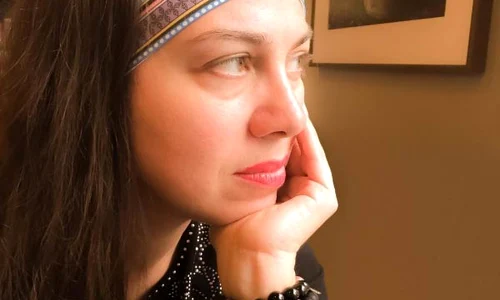 „Ne putem simți în exil, din motive diferite, în propria patrie“ – interviu cu Laura T ILEA jpeg