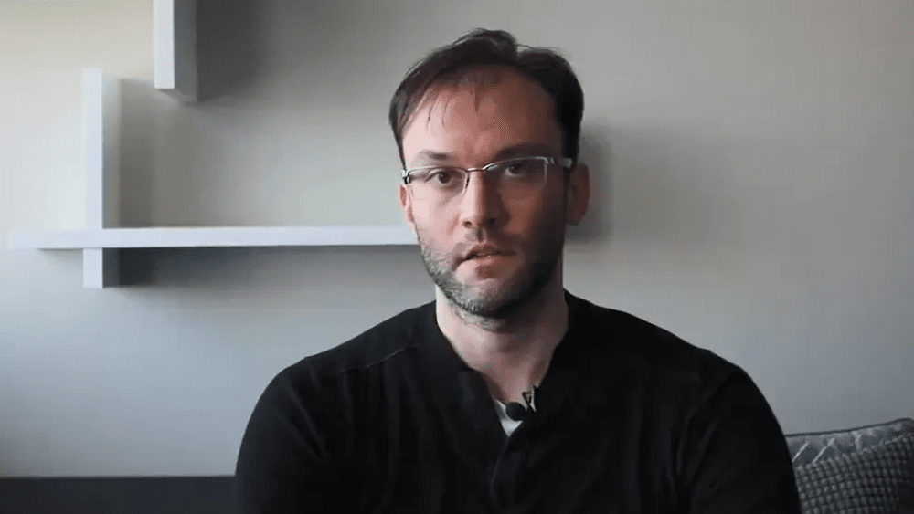 Sârbul care a inspirat revoltele de la Capitoliu: „Un patriot din Serbia, care iubește America, ne arată calea”