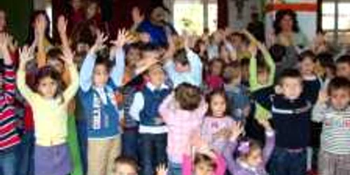 „Mânuţele vorbitoare” au deschis Zilele culturii în Aninoasa