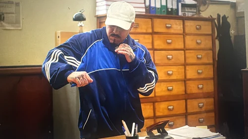  Alex Velea (41 de ani) cochetează cu actoria și se simte de minune în rolul polițistului Doru din Tătuțu’