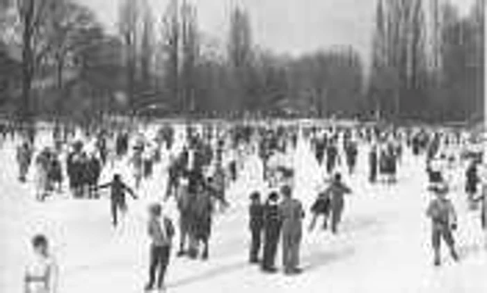 „Patinaj in Cişmigiu” din 1931,  instantaneu realizat de cel mai mare fotograf interbelic român, Iosif Berman - din expoziṭia organizată de Muzeul Naṭional Cotroceni