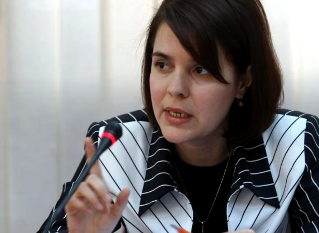 
    Simona Maya Teodoroiu  