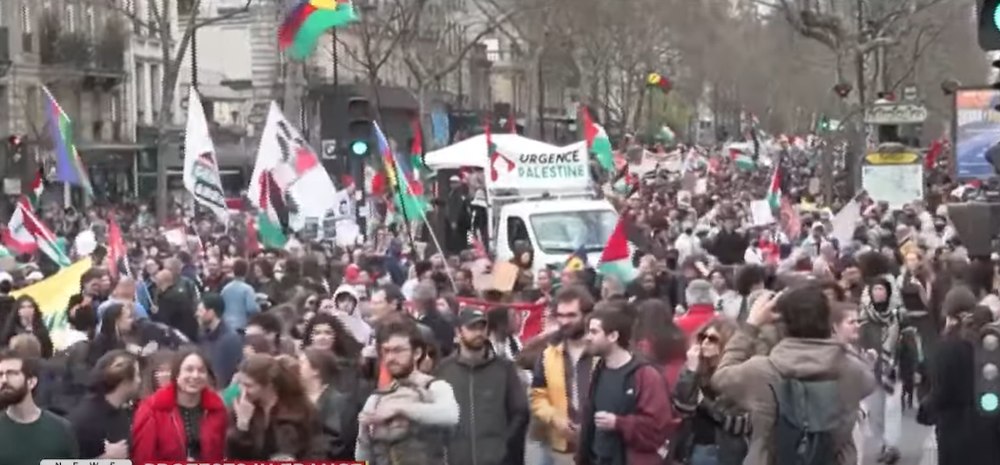 „Tesla este noua svastică”. Zeci de mii de persoane au manifestat împotriva rasismului în Franța. La Marsilia au fluturat steaguri palestiniene