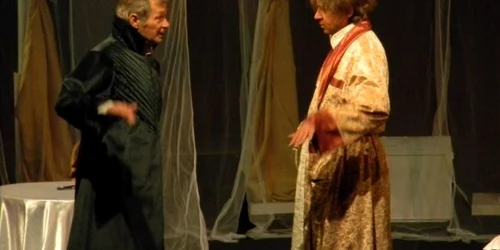 Actorii Teatrului Davila vă așteaptă să vizionați spectacolele (foto arhivă)