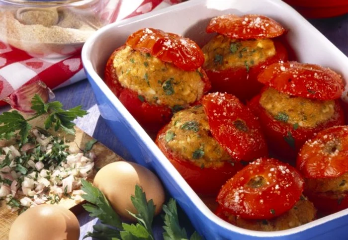 Roșiile umplute cu carne de vită sunt mai delicioase!clickpoftabuna.ro