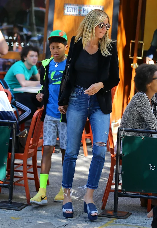 Heidi Klum se promène avec ses enfants Leni, Henry, Johan et Lou dans les rues de New York jpeg