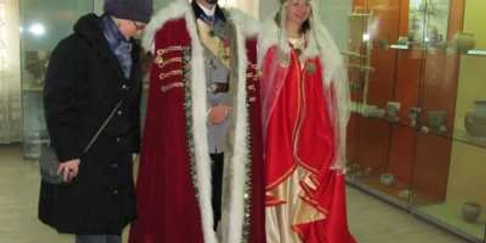 Regele Ferdinand I şi Regina Maria au asistat la ceremonia primirii soliilor