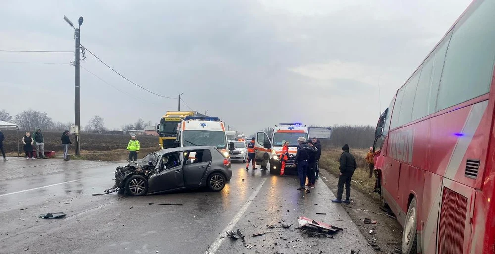 Două persoane care se aflau în autoturism au murit pe loc FOTO IPJ Ialomița