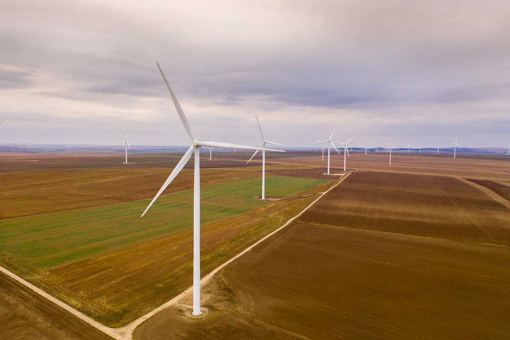 Ilie Bolojan anunță măsuri dure în energie: „Avem rețele blocate de proiecte speculative”. Garanțiile pentru investitori ar putea crește semnificativ