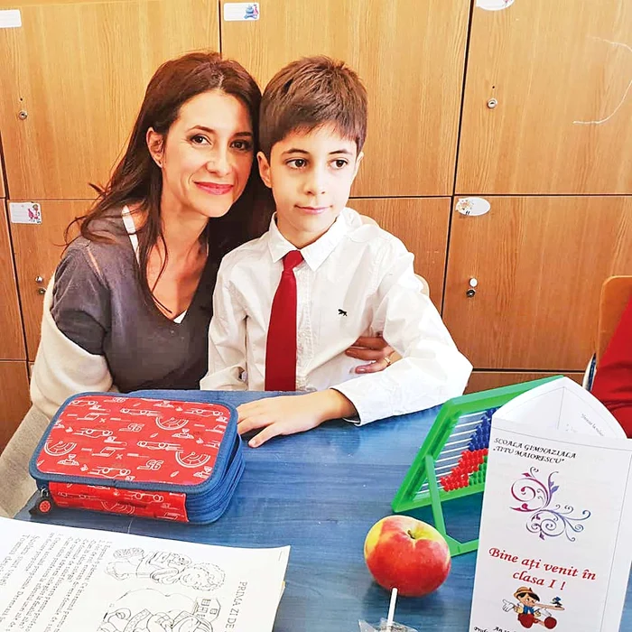 
    Livia Graur îi dă zilnic Renatei tinctură de propolis  