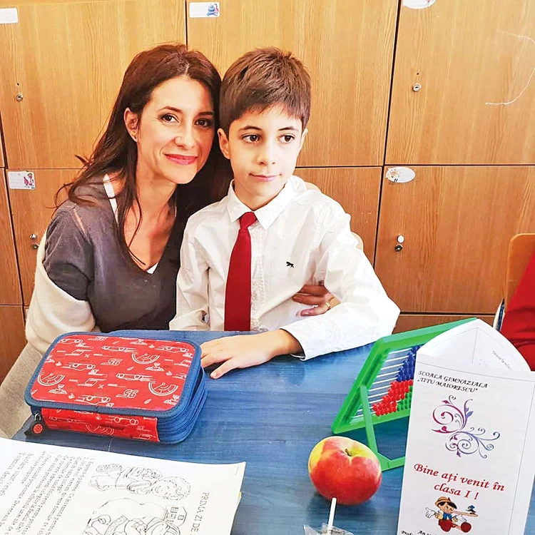 
    Livia Graur îi dă zilnic Renatei tinctură de propolis  
