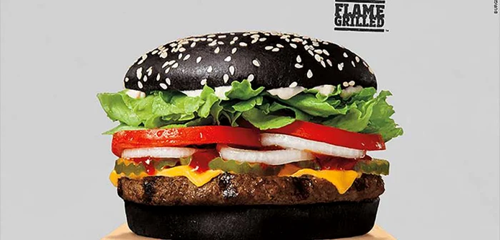 Halloween Whopper ca costa echivalentul a 5,8 euro/FOTO CNN