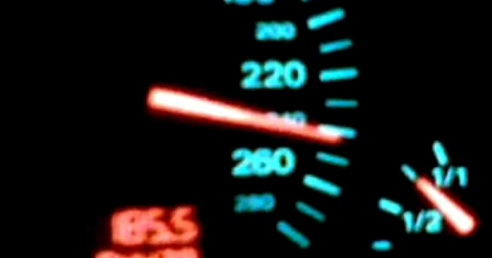 Cluj: Un manelist vitezoman s-a filmat gonind cu 250 km/h (VIDEO)