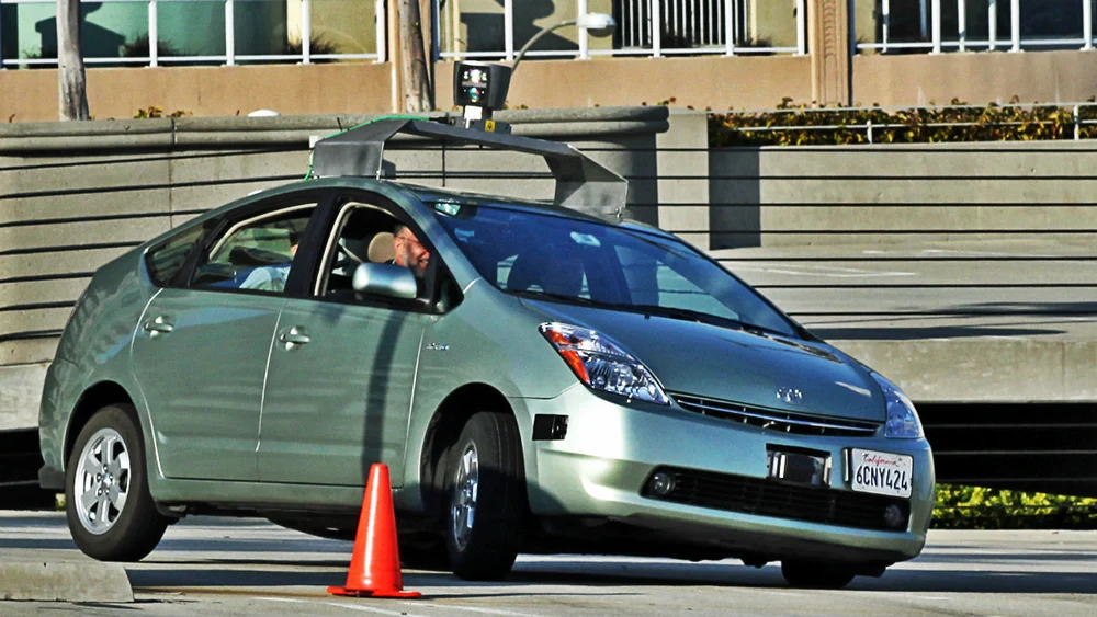 Călătoriile cu robotaxi ar putea fi mai ieftine decât cele cu taxi tradițional. Piața, estimată la milioane de vehicule până în 2035