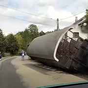 mocanita rasturnata 03 captură BucovinaTV jpg