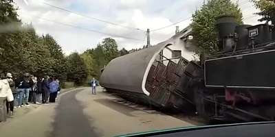 mocanita rasturnata 03 captură BucovinaTV jpg