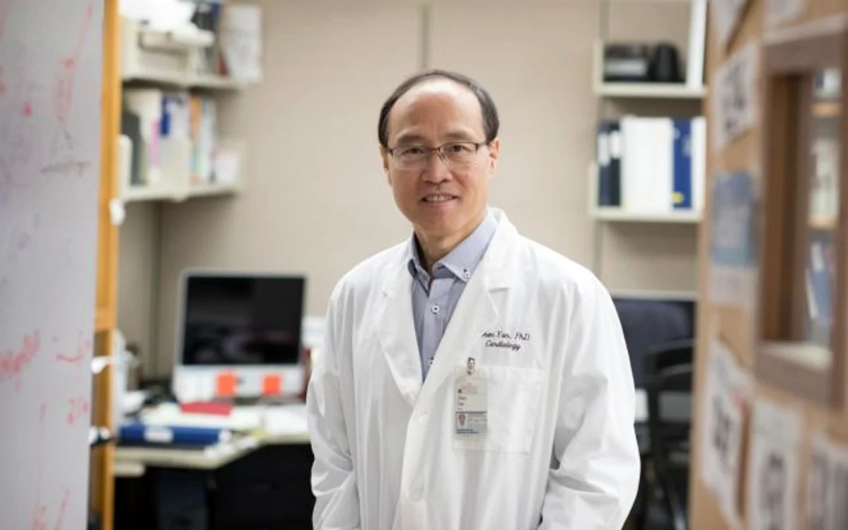 Profesorul Zhen Yan de la Universitatea Virginia din SUA, cel care a făcut descoperirea crucială FOTO: Universitatea din Virginia-SUA