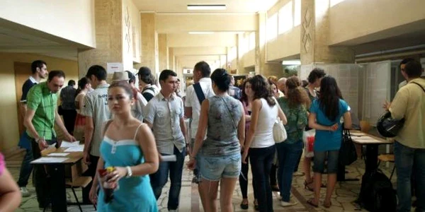 Taxa de școlarizare va fi de 2.900 de lei, începând din toamnă