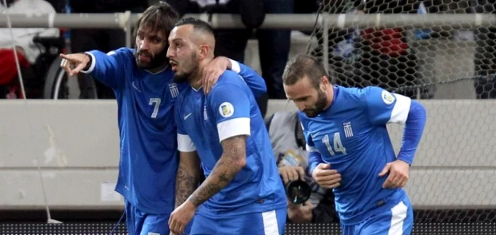 Mitroglou (centru) şi Salpingidis (dreapta) au marcat golurle Greciei în partida cu România. Mitroglou FOTO www sportday gr