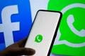 Aplicatii Facebook WhatsApp smartphone FOTO Shutterstock