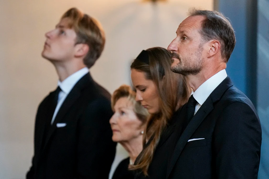 Regele Haakon, Prințesa Ingrid Alexandra, Regina Sonja și Prințul Sverre Magnus în Biserica Asker, Profimedia (1) jpg