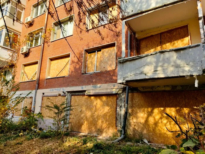 În bloc nu se mai poate locui FOTO: C.Mazilu