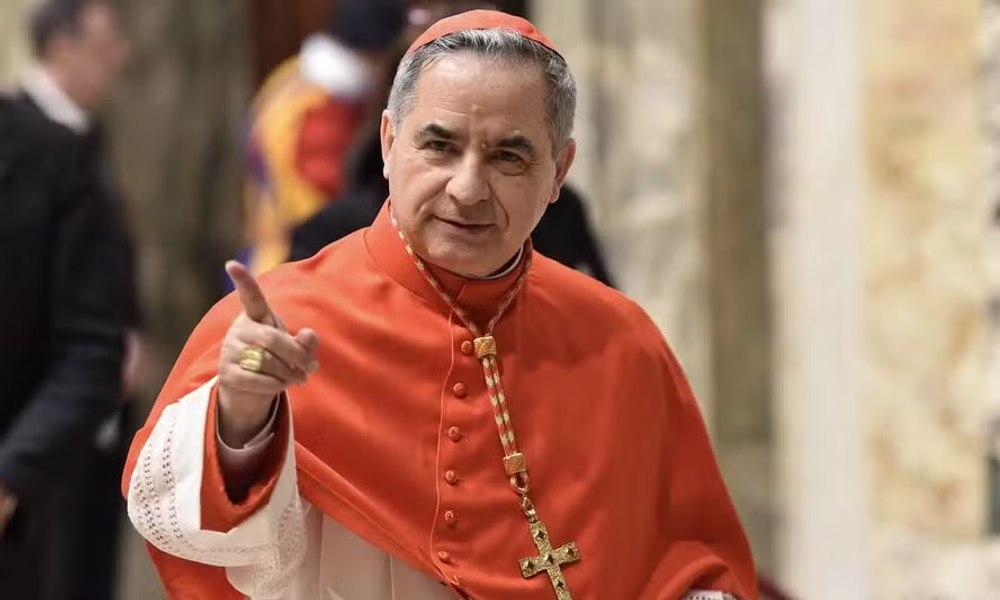 Controversa de la Vatican: Cardinal condamnat pentru fraudă vrea să participe la alegerea noului papă