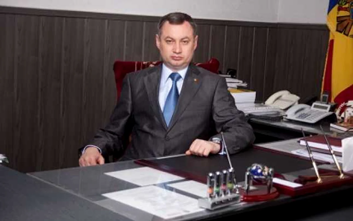 Vlad Filat i-a cerut ministrului Finanţelor, Veaceslav Negruţa să-l demită pe Nicolae Platon