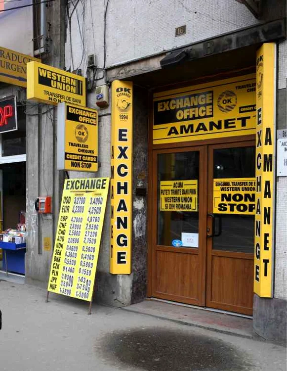 Moneda naţională s-a depreciat constant în ultimele săptămâni. (Foto arhivă)