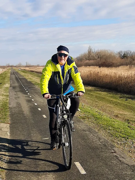 Arnold Gozo pe bicicletă FOTO arhivă personală