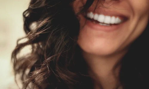 1 zambet femeie jpg jpeg