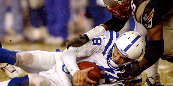 Manning (Colts) este pus la pământ