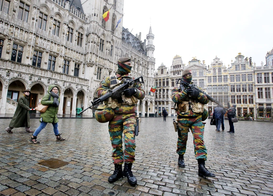 Militarii belgieni au «invadat» Piața Mare din Bruxelles