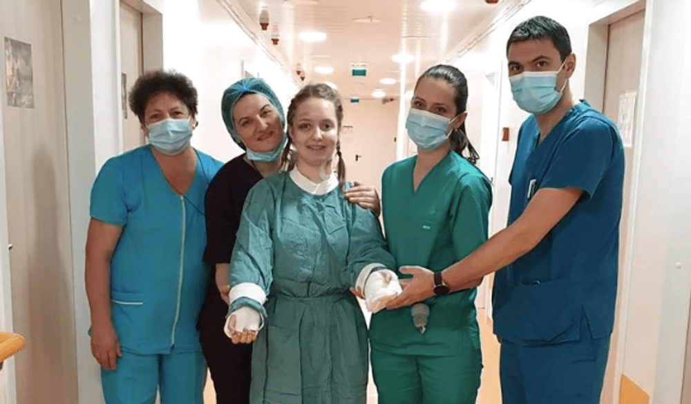  Alexia, fata cu mâinile replantate, a primit „o veste extraordinară” de la medici. Cum a reacționat familia
