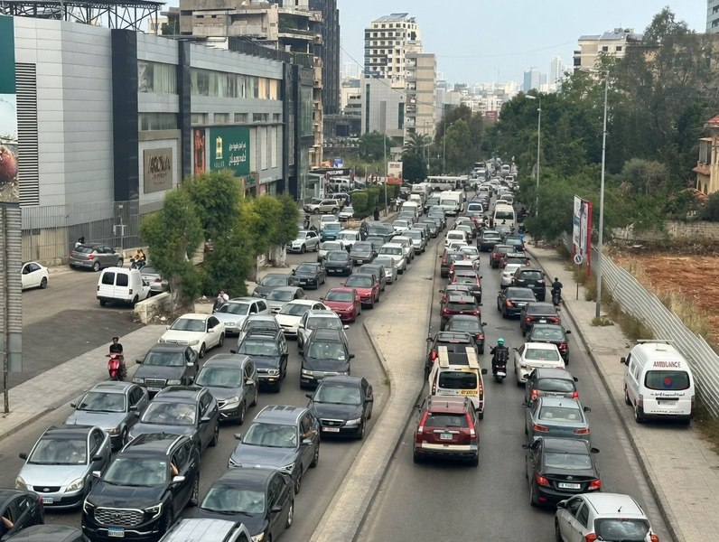Premierul israelian Benjamin Netanyahu ordonă lovituri asupra suburbiilor Beirutului. Locuitorii părăsesc în grabă orașul