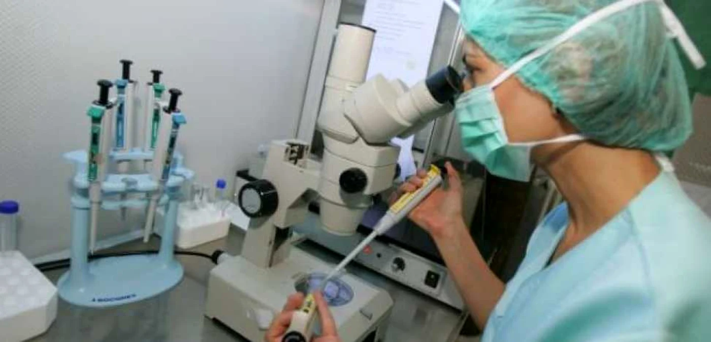 Beneficiarii proiectului vor fi cuplurile infertile cărora li s-a diagnosticat o afecţiune incompatibilă cu reproducerea pe cale naturală. Foto: Arhivă