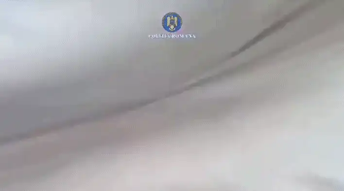 Manevre teribiliste surprinse de polițiști într-un sens giratoriu: șoferii care fac drifturi riscă să rămână fără permis