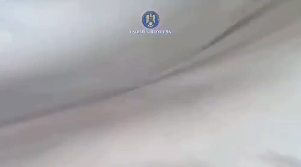 Manevre teribiliste surprinse de polițiști într-un sens giratoriu: șoferii care fac drifturi riscă să rămână fără permis