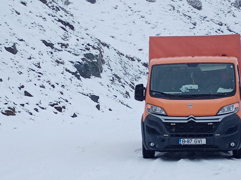 Transalpina rămâne închisă între Rânca și Obârșia Lotrului. Meteorologii au lansat noi avertizări de vreme rea