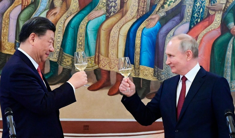 Economiștii avertizează că dependența Rusiei de China ar trebui să-l îngrijoreze pe Putin. Beijingul cumpără petrol rusesc ieftin și vinde Moscovei „chinezării“