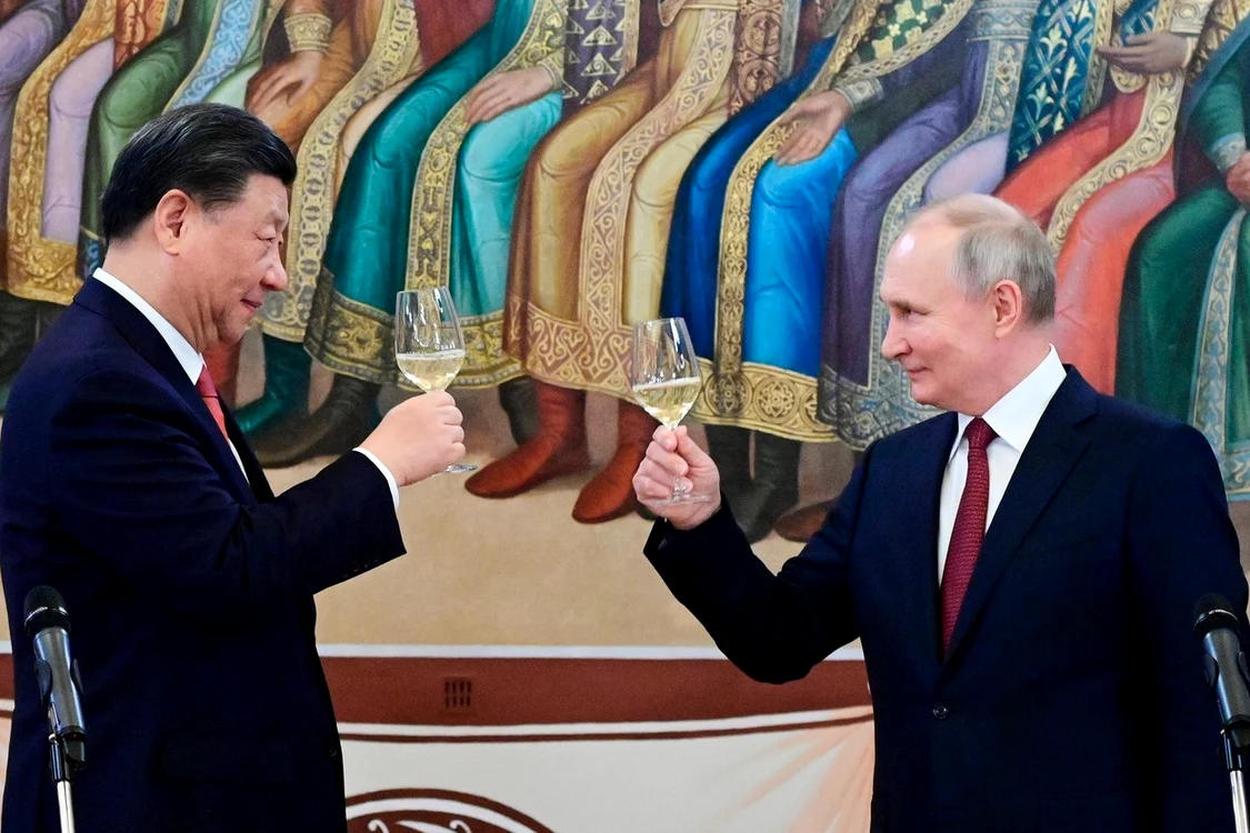Xi Jinping și Vladimir Putin, ciocnind paharele cu șampanie