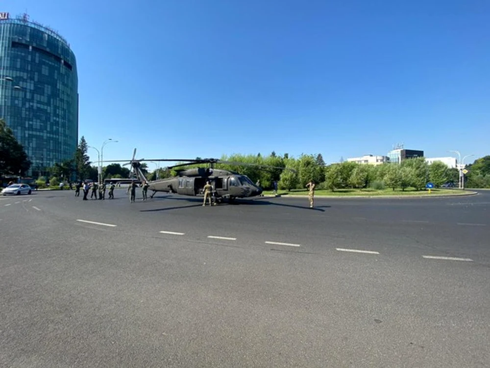 
    Adrian și Beinur sunt cei doi polițiști care au reușit să evite producerea unei tragediiFoto: Poliția Română  