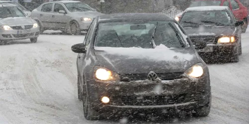 Traficul a fost îngreunat de căderile de zăpadă