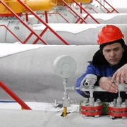 Angajat la Gazprom verifică instalaţiile