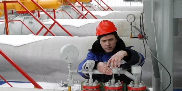Angajat la Gazprom verifică instalaţiile