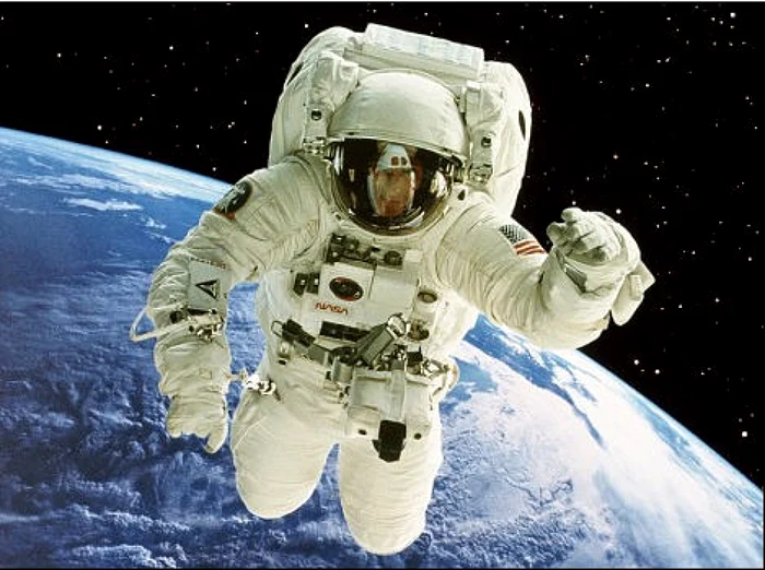 Să fii astronaut e o meserie interesantă, dar trăitul în spaţiu prezintă şi unele dificultăţi.