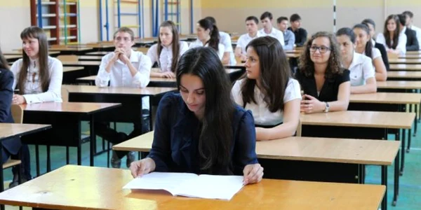 Elevii susţine mâine proba scrisă la Matematică sau Istorie