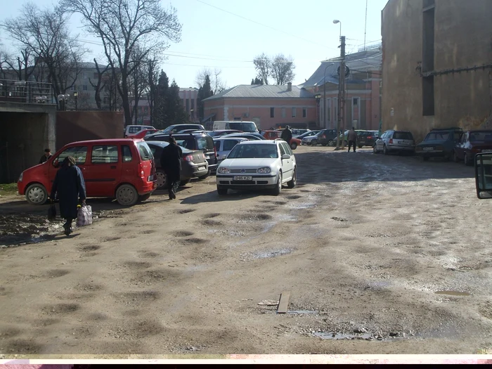 Gropi în Piaţa Consiliul Europei din Alba Iulia